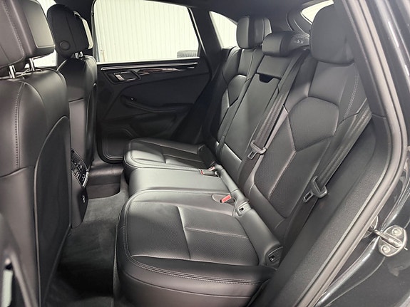 Porsche Macan S 26 of 30