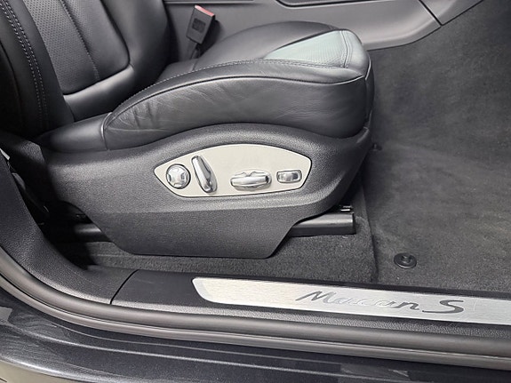 Porsche Macan S 13 of 30