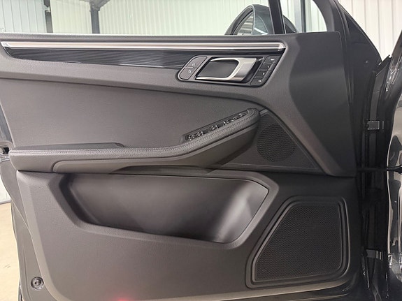 Porsche Macan S 24 of 30