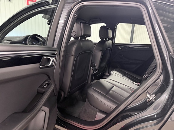 Porsche Macan S 25 of 30