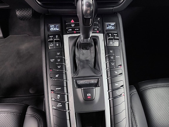 Porsche Macan S 22 of 30