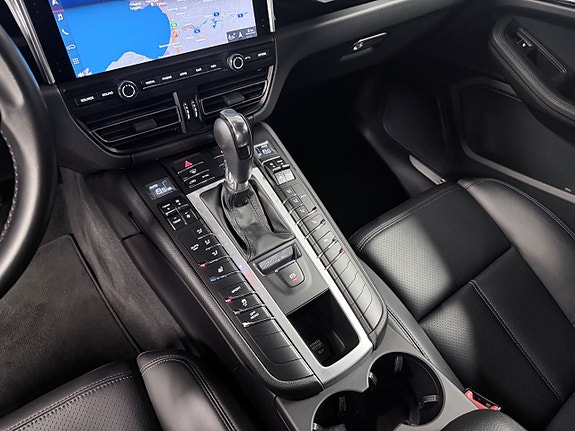 Porsche Macan S 19 of 30