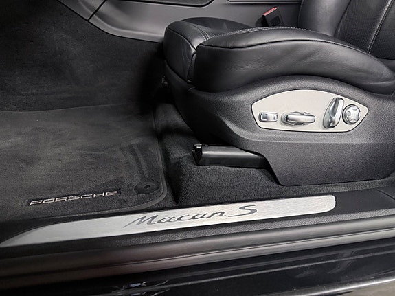 Porsche Macan S 12 of 30