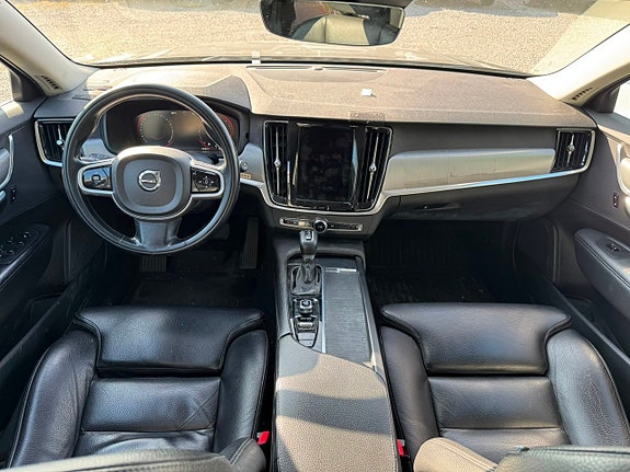 Volvo V90 2 of 6