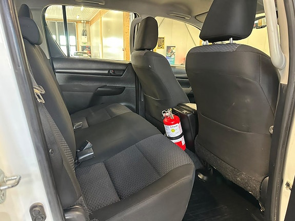 Toyota HiLux 12 of 20