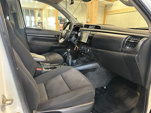 Toyota HiLux 13 of 20