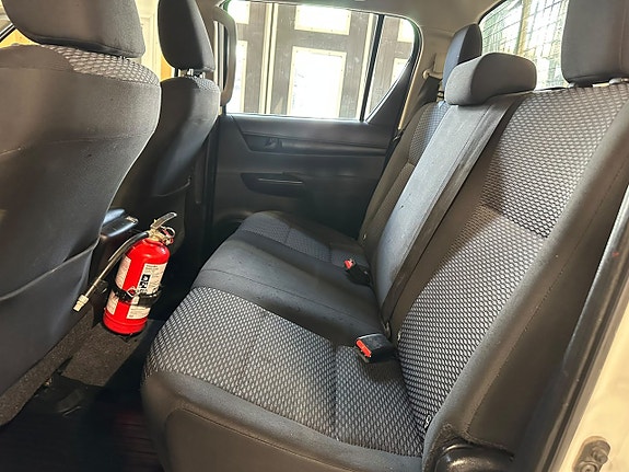Toyota HiLux 11 of 20