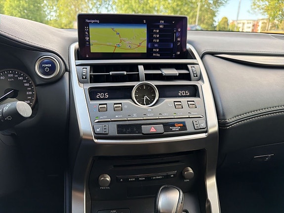 Lexus NX300h 21 of 23