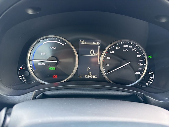 Lexus NX300h 19 of 23