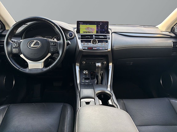 Lexus NX300h 9 of 23
