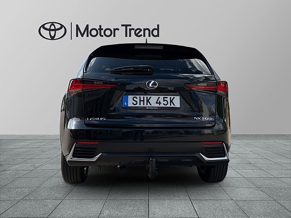 Lexus NX300h 4 of 23