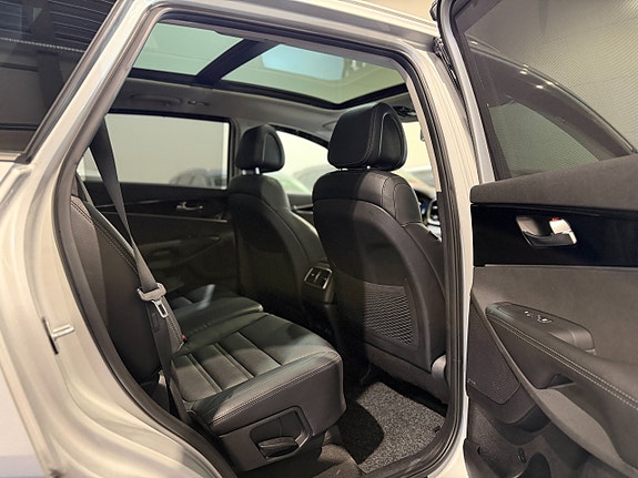Kia Sorento 12 of 23