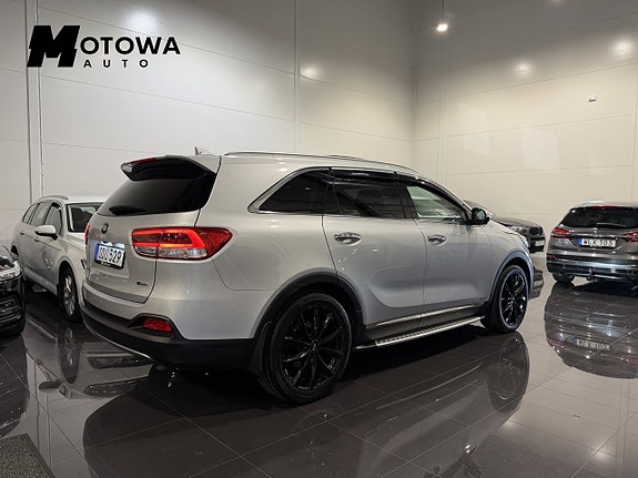 Kia Sorento 2 of 23