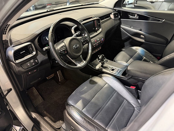 Kia Sorento 13 of 23