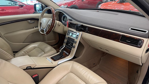 Volvo XC70 7 of 12