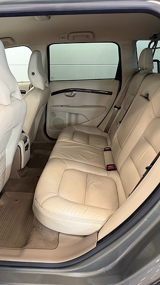 Volvo XC70 10 of 12