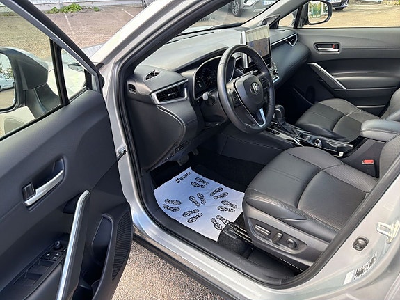 Toyota Corolla Cross 19 of 28