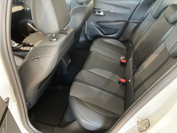 Peugeot 208 17 of 17