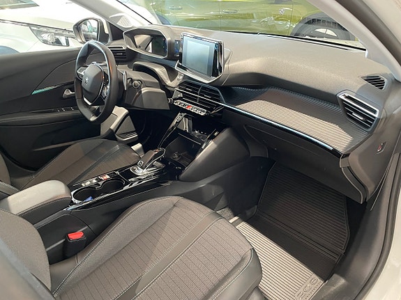 Peugeot 208 15 of 17
