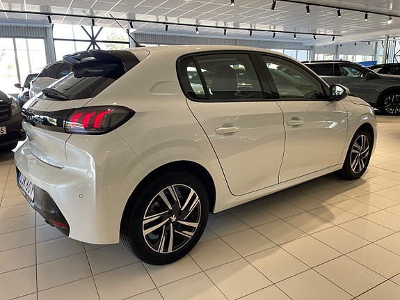 Peugeot 208 4 of 17