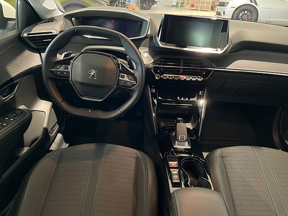 Peugeot 208 12 of 17