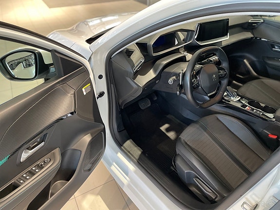Peugeot 208 16 of 17