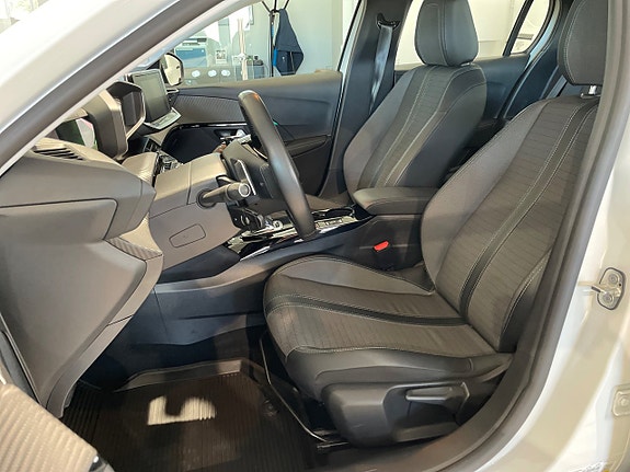Peugeot 208 11 of 17