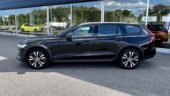 Volvo V60 Cross Country 4 of 10