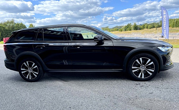 Volvo V60 Cross Country 5 of 10