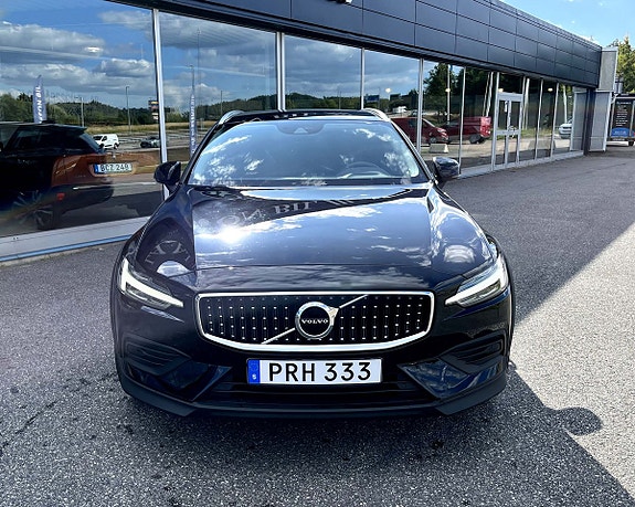 Volvo V60 Cross Country 3 of 10
