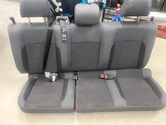 Volkswagen Amarok 12 of 12