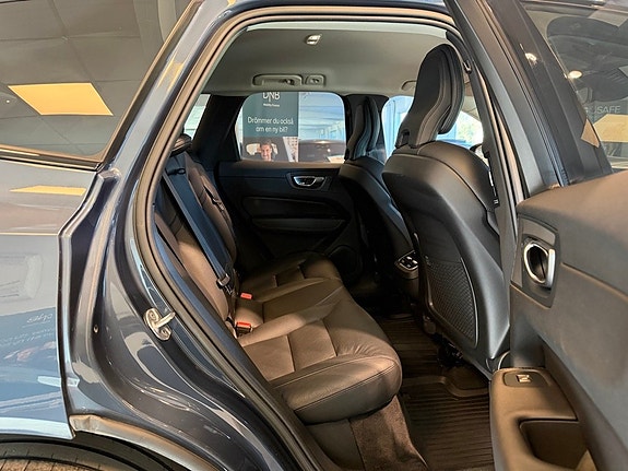 Volvo XC60 25 of 30