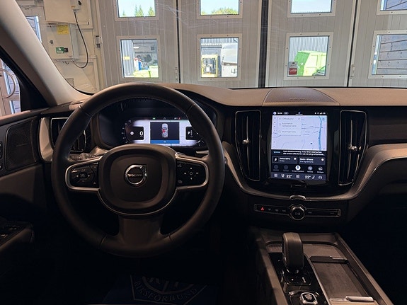 Volvo XC60 8 of 30