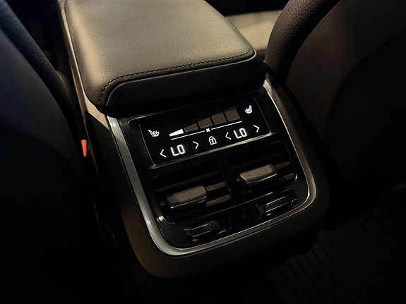 Volvo XC60 23 of 30