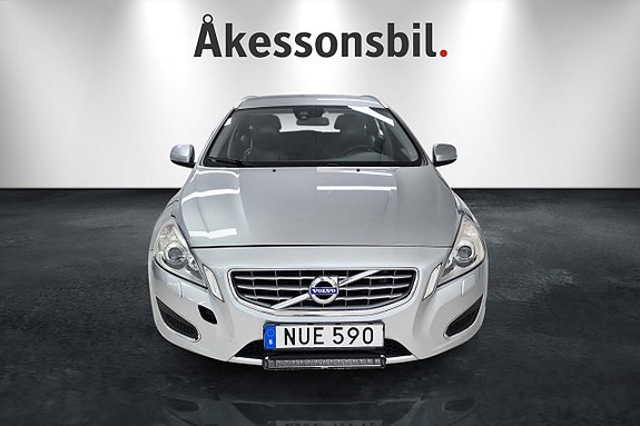 Volvo V60 2 of 10