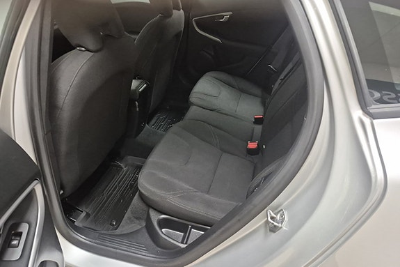 Volvo V40 7 of 9