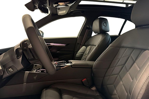 BMW 530e 12 of 18