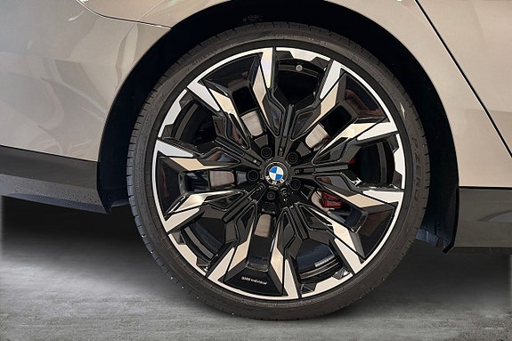 BMW 530e 15 of 18