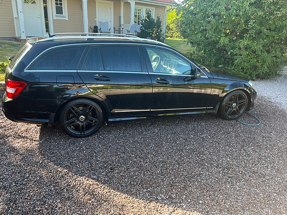 Mercedes-Benz C250 3 of 12