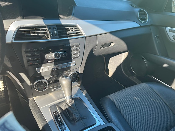 Mercedes-Benz C250 7 of 12
