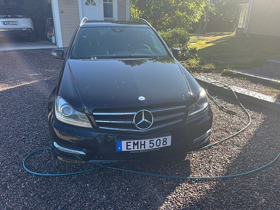 Mercedes-Benz C250 2 of 12