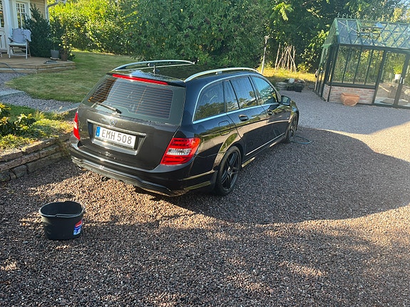 Mercedes-Benz C250 4 of 12