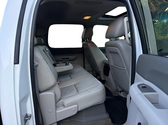 GMC Sierra 12 of 30