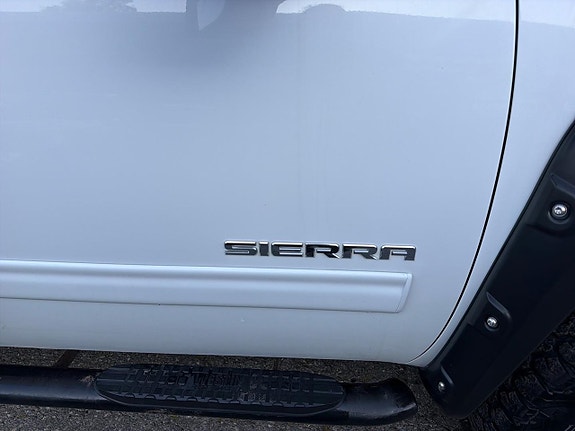GMC Sierra 24 of 30