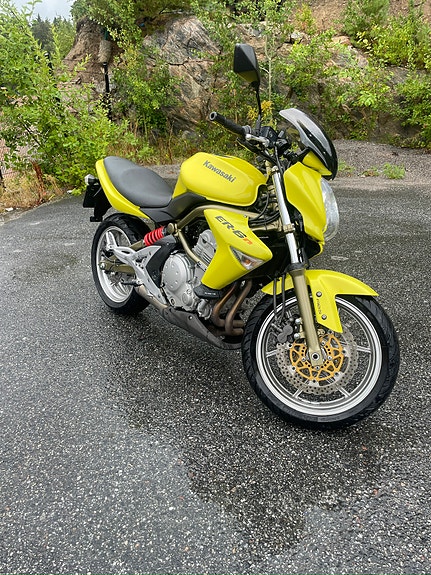 Kawasaki ER-6N ABS 2 of 5