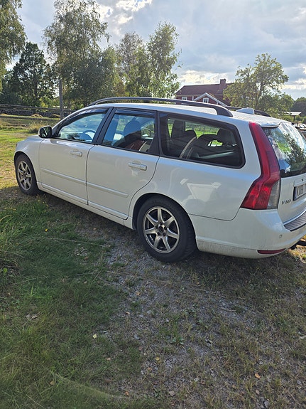 Volvo V50 2 of 3