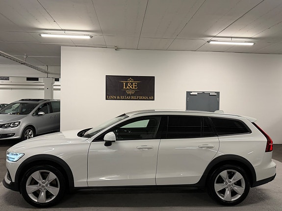 Volvo V60 Cross Country 7 of 18
