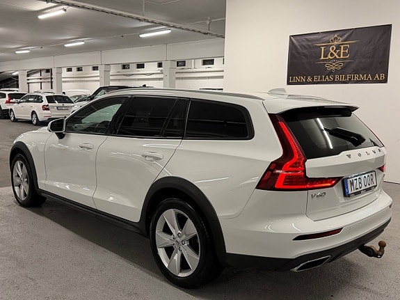 Volvo V60 Cross Country 4 of 18