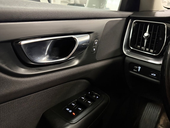 Volvo V60 Cross Country 17 of 18