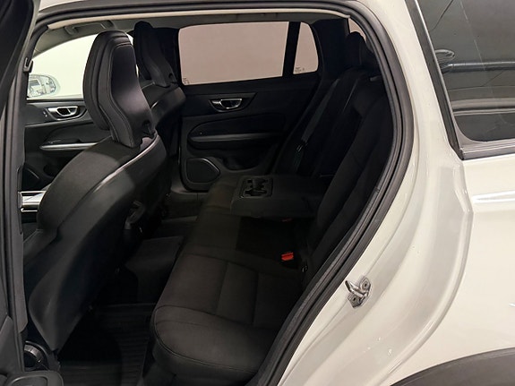 Volvo V60 Cross Country 8 of 18